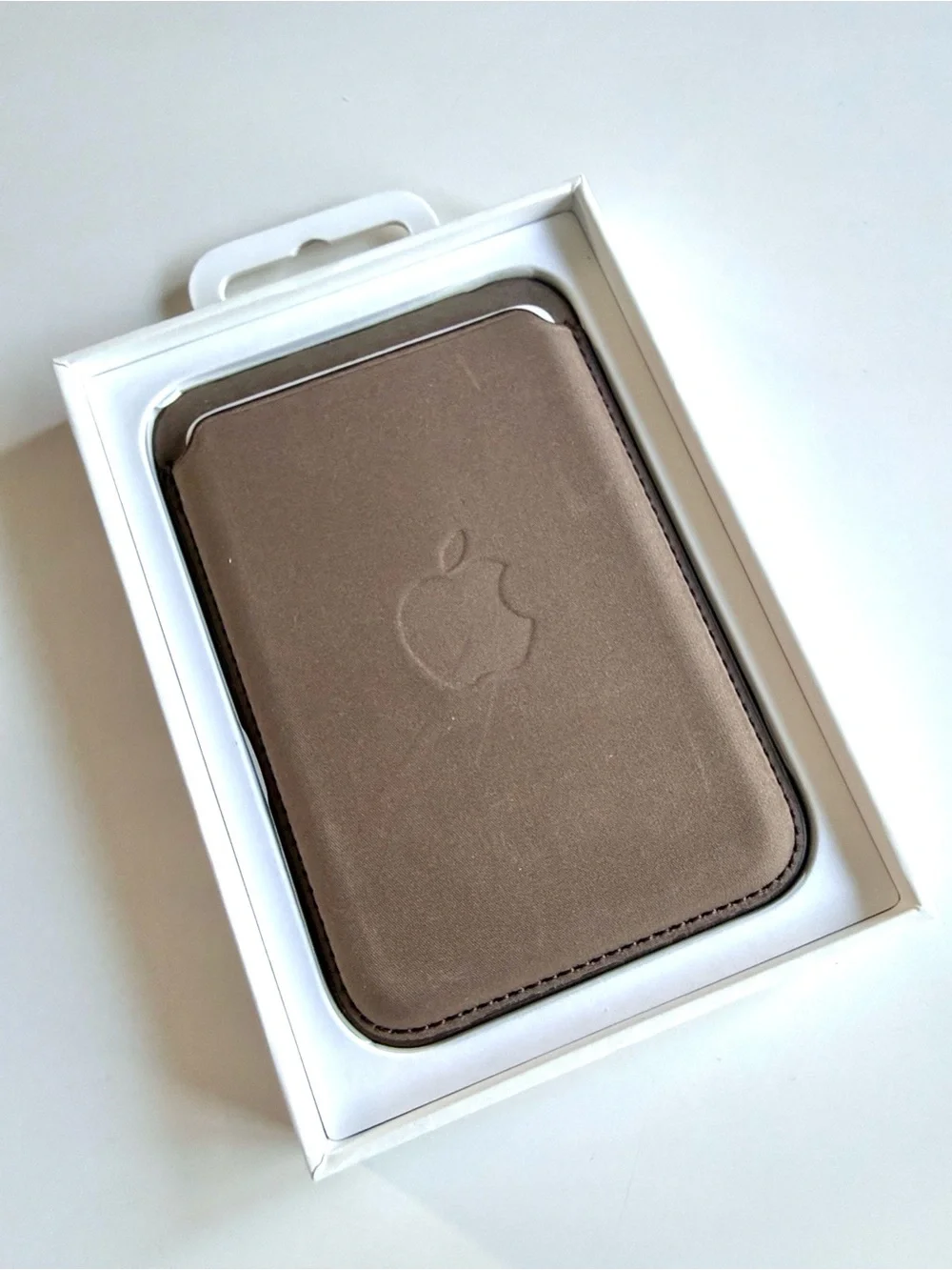 Apple iPhone Fine Woven Wallet MagSafe Brown